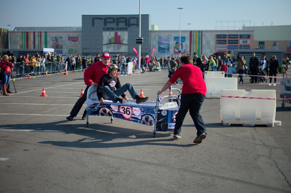 Bed Racing - первые гонки на кроватях в Воронеже