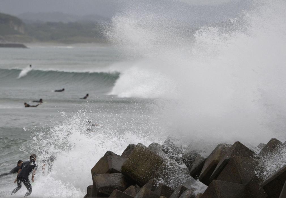 Внимание ,Typhoon Vongfong !