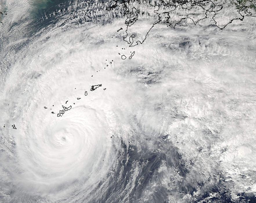 Внимание ,Typhoon Vongfong !