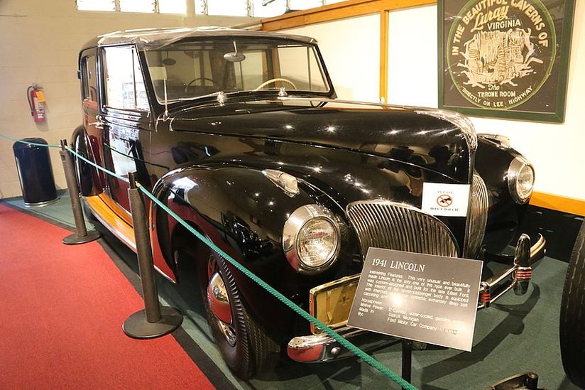 Автомобильный музей "Car And Carriage Caravan"