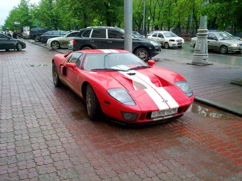 Ford GT попал в аварию и скрылся с места ДТП