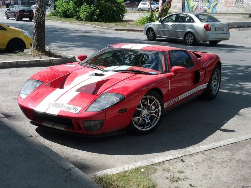 Ford GT попал в аварию и скрылся с места ДТП