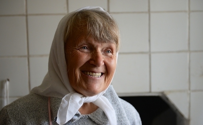Дегустация:бабушки из деревни пробуют национальную кухню из ресторанов