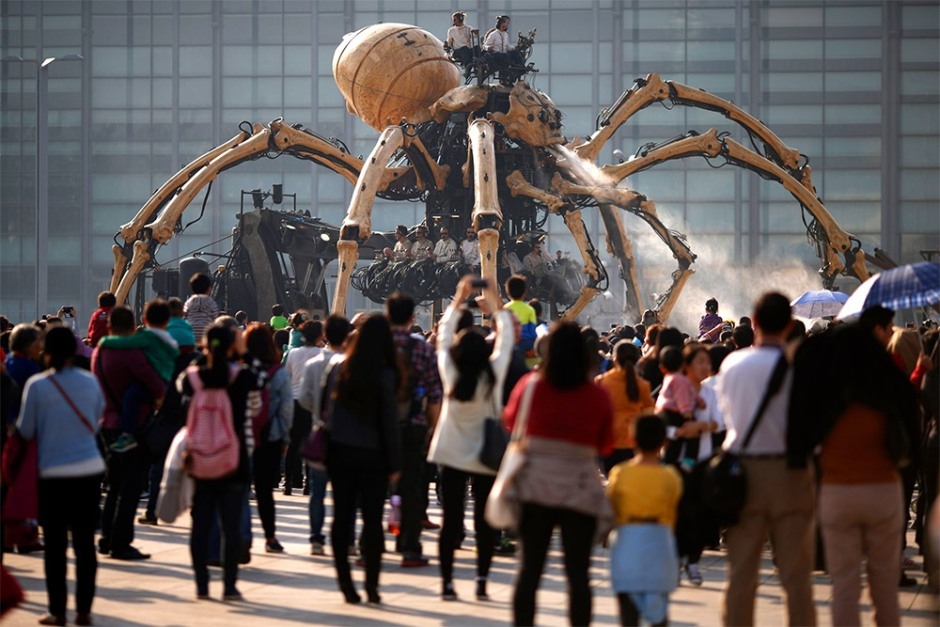 Гигантские роботы сразились в Пекине