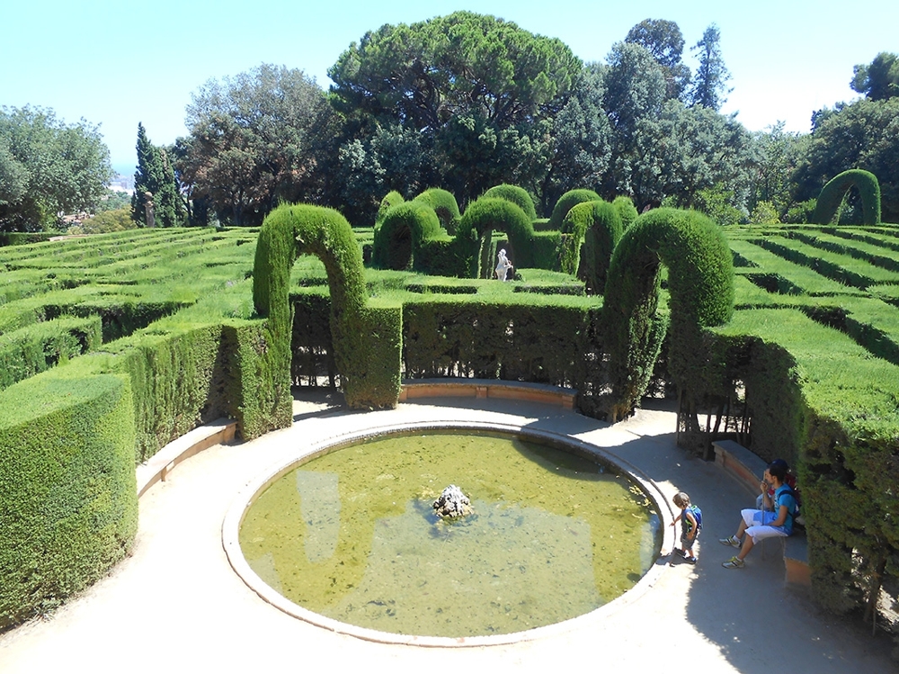 Зеленый лабиринт в парке Орта, Испания Барселона