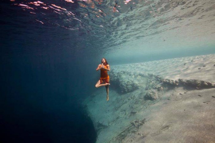 Йога под водой – подборка фотографий