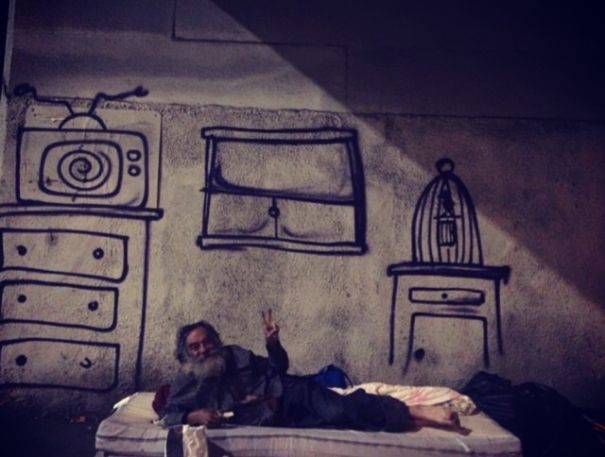 Граффити в виде воображаемых домов для бездомных
