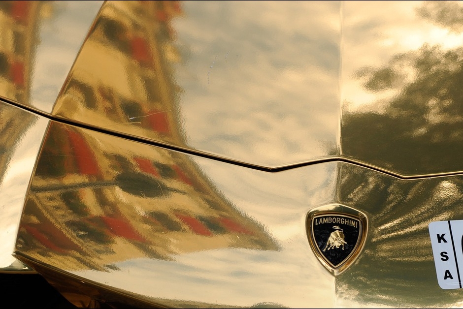 Позолоченый Lamborghini Aventador
