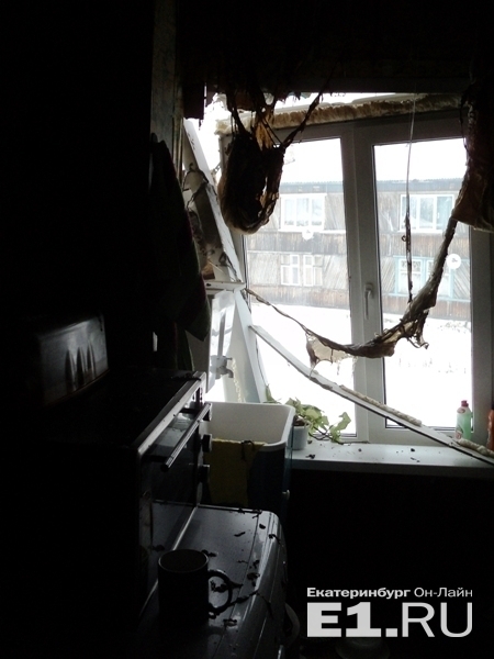 Вот так поменяли окна! Горе-ремонтники устроили взрыв на Среднем Урале