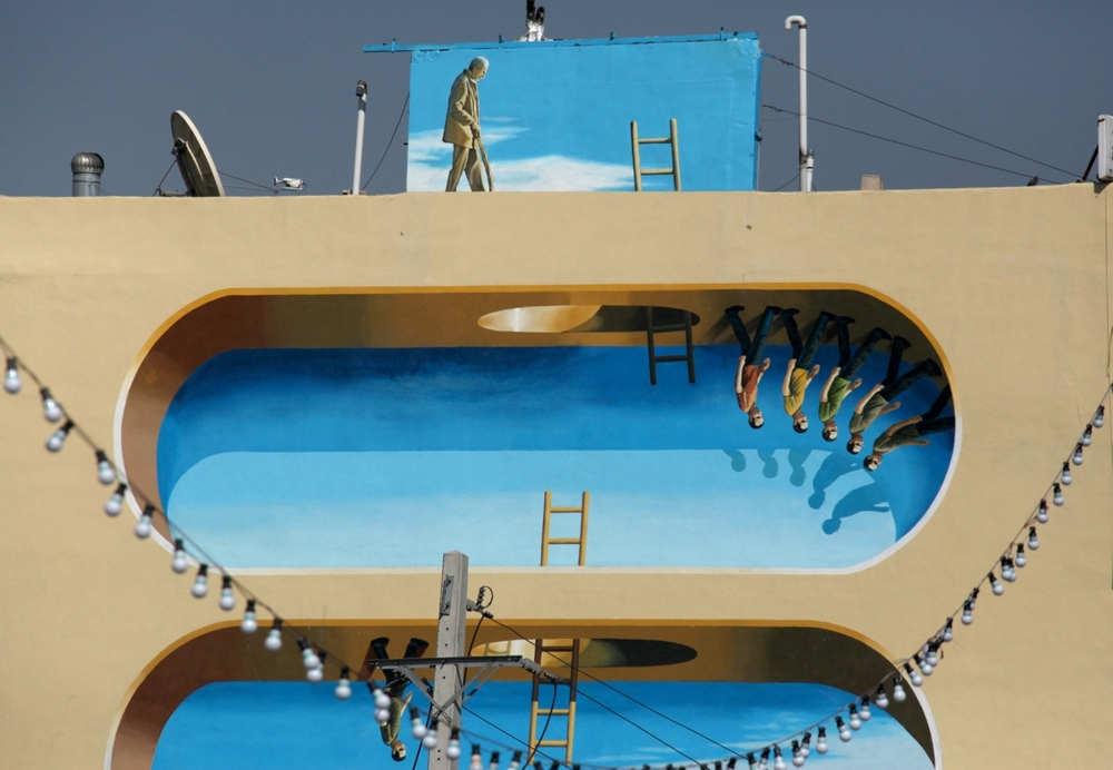 Сюрреализм на стенах Тегерана
