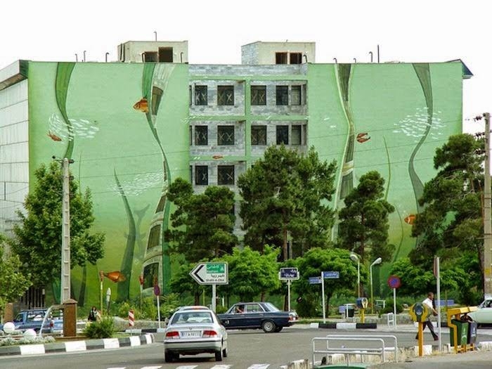 Сюрреализм на стенах Тегерана