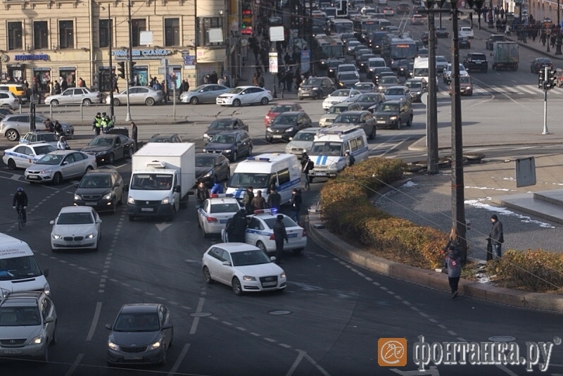 В Санкт-Петербурге инспектор ДПС застрелил отморозка