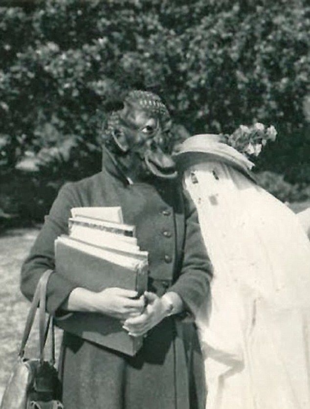 Самые страшные карнавальные костюмы прошлого века