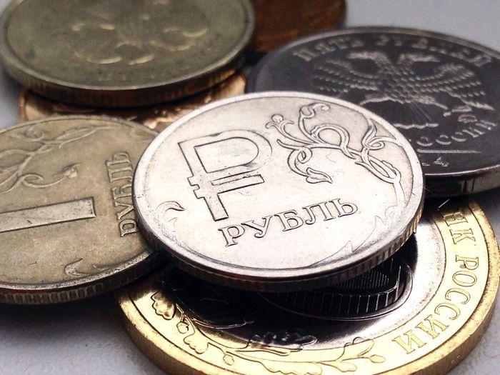 Решение S&P по рейтингу России помогло рублю укрепиться 