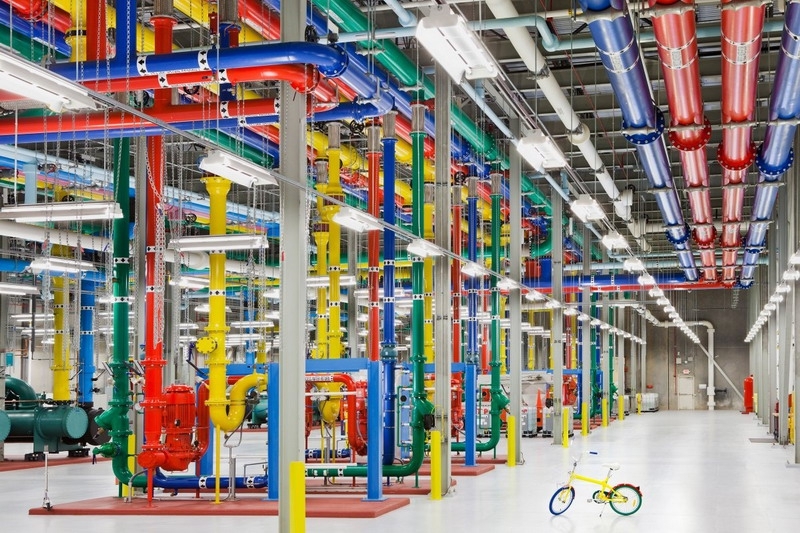 Редкая возможность заглянуть внутрь гигантских дата-центров Google