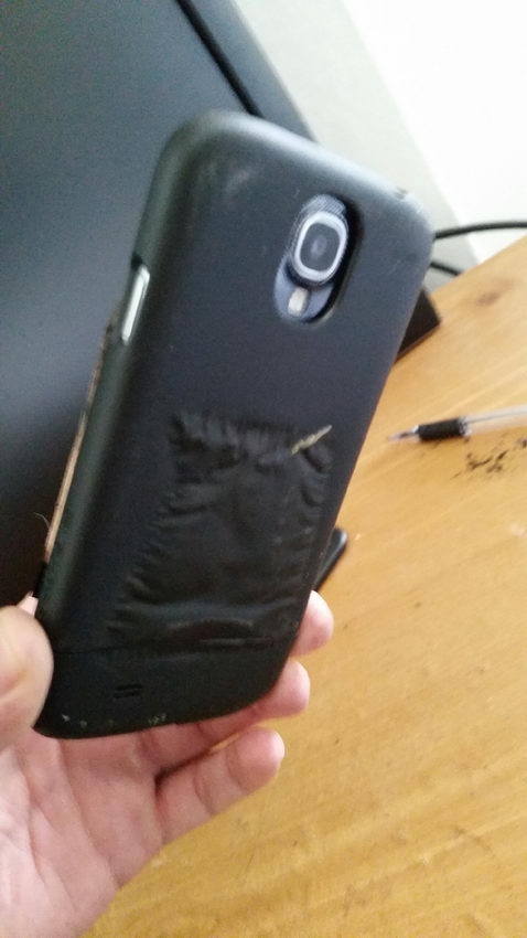 Samsung Galaxy S4 взорвался у головы хозяина