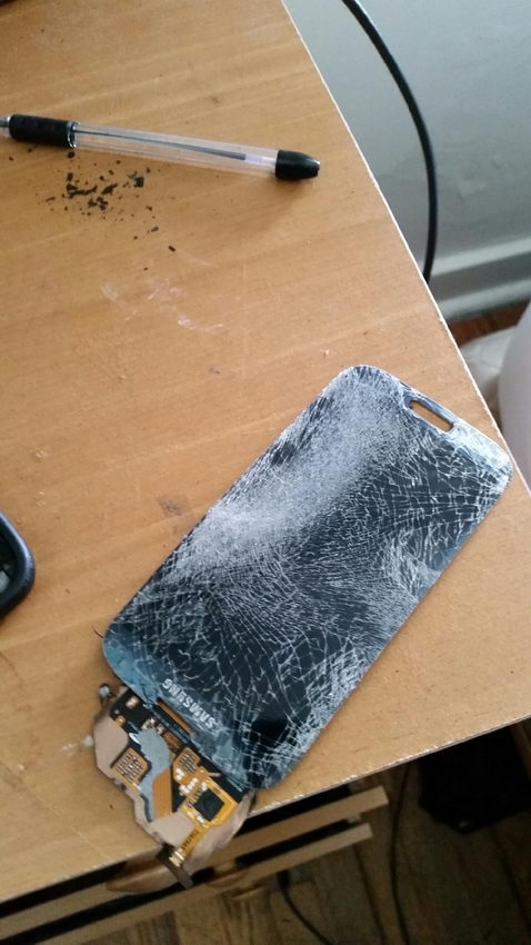 Samsung Galaxy S4 взорвался у головы хозяина