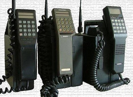 Первые мобильные телефоны 80-90-е годы
