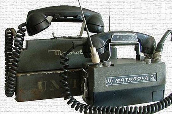 Первые мобильные телефоны 80-90-е годы