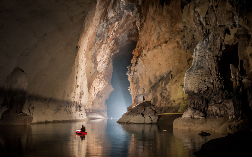 Пещера Лу Он Донг на окраине Фэншаня, провинция Гуанси, Китай.