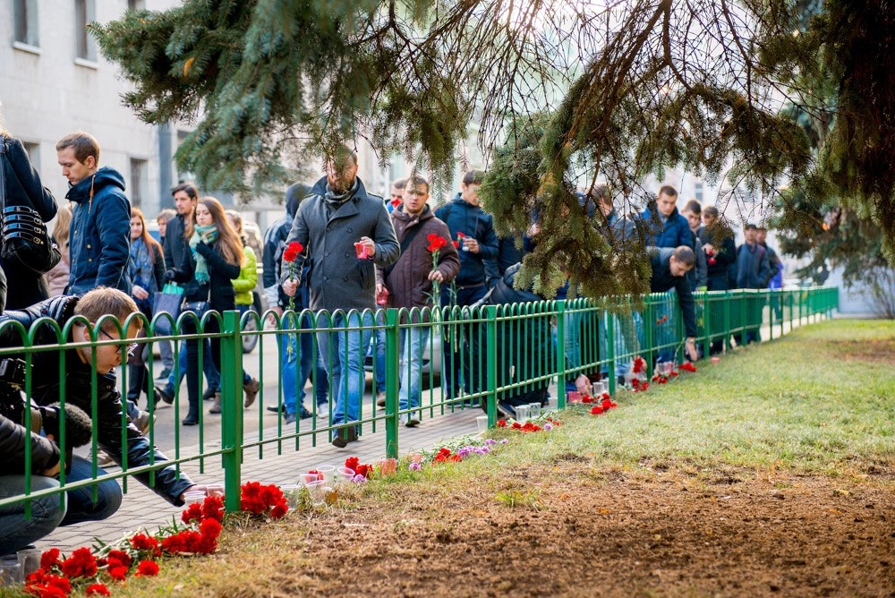 Молодежь почтила память жертв