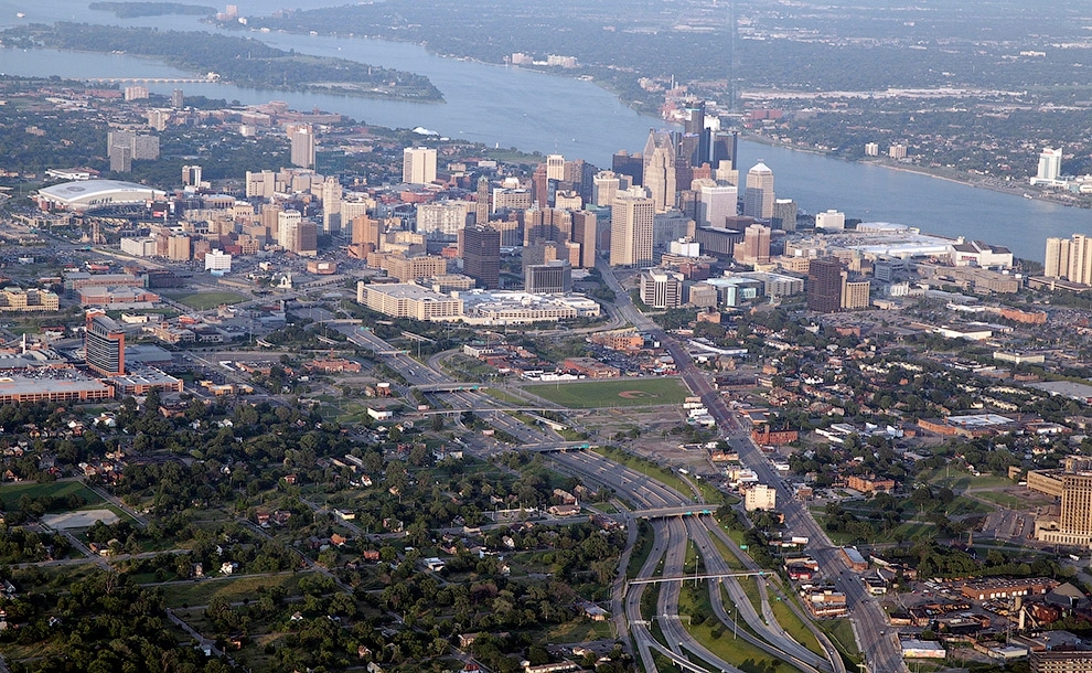 Фанат Детройта купил в любимом городе 6300 заброшенных домов