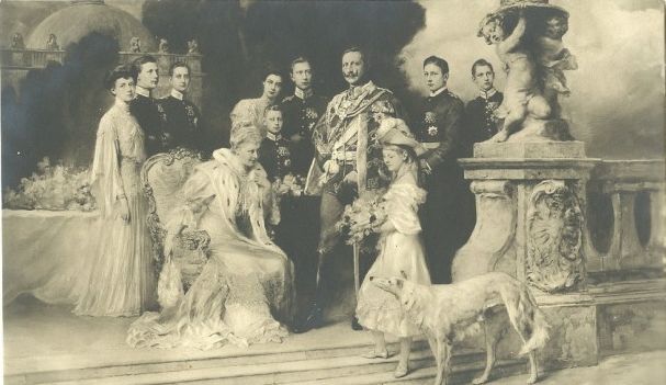  Уникальный альбом с фотографиями царской семьи