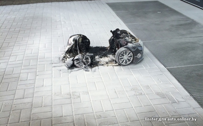 Минск: «Bugatti» сгорел в торговом центре
