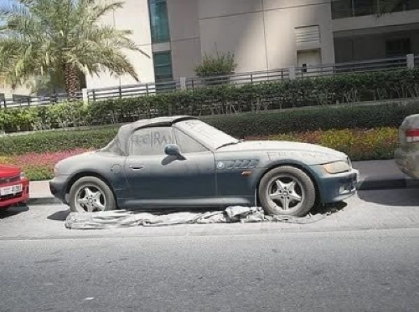Брошенные автомобили в Дубаи