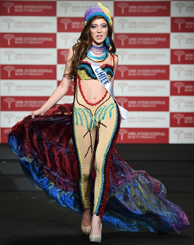 Национальные костюмы на конкурсе красоты Miss International  