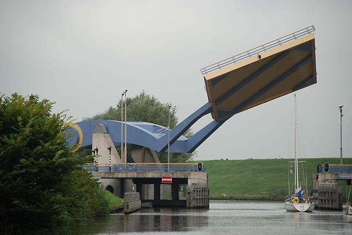  Необычный «Летающий мост»