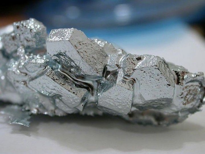 Галлий — удивительный металл, тающий в руках