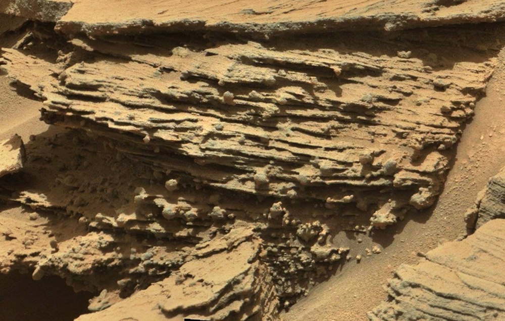 Марсоход Curiosity пробурил подножие горы