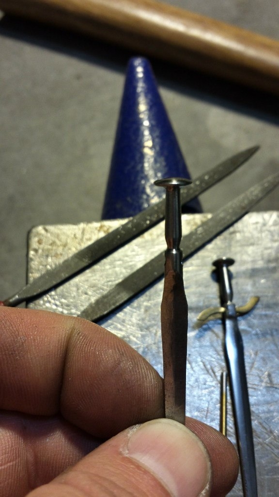 Пособие по изготовлению миниатюрных мечей из гвоздей