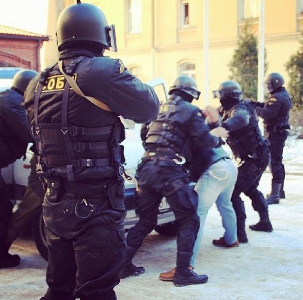 Фотографии из Instagram* российской полиции 