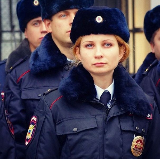 Фотографии из Instagram* российской полиции 