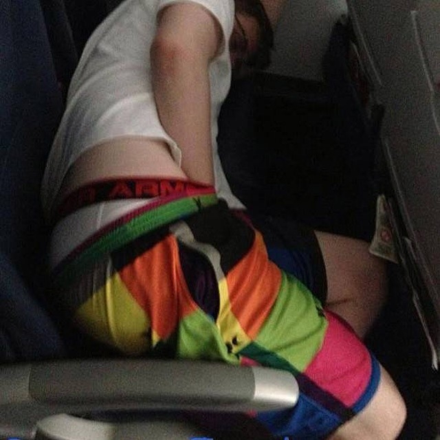 Стюардесса фотографировала самых мерзких пассажиров.