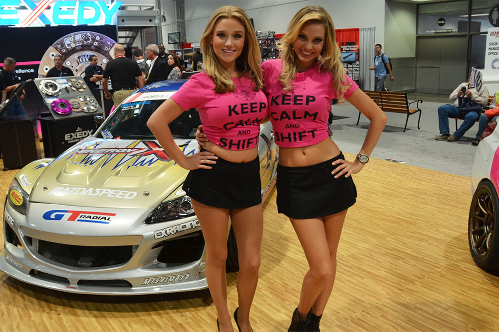 Девушки с тюнинг-шоу SEMA 2014 