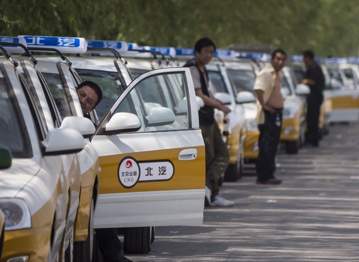 Как в Китае борются с нелегальными таксистами