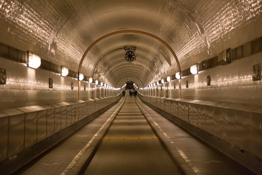 Туннель под Эльбой в Гамбурге