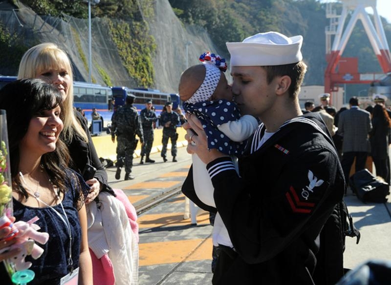 30 военнослужащих, которые видят своих детей впервые