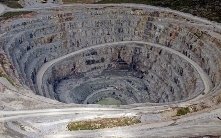 Алмазный рудник Ekati