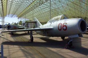 В 1965 году капитан ВВС Валентин Привалов повторил «трюк Чкалова» 