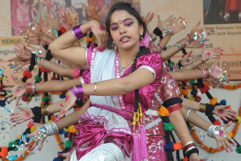 Индийские студенты исполнили танец раджастани