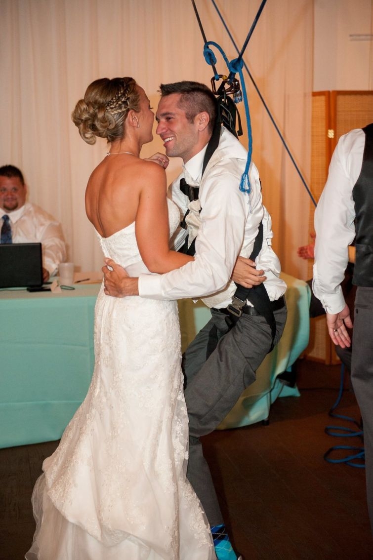 Инвалид удивил невесту, исполнив с ней свадебный танец без коляски