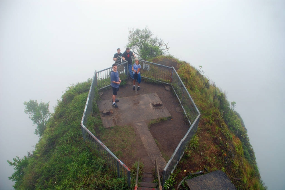 Лестница Хайку на острове Оаху.