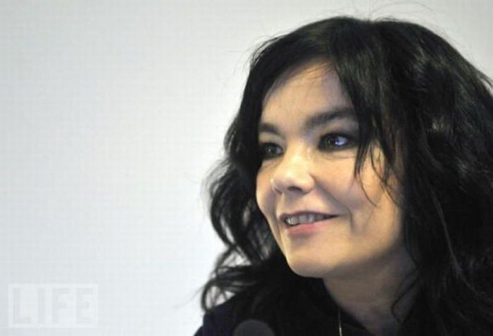 Инопланетный гость - Björk