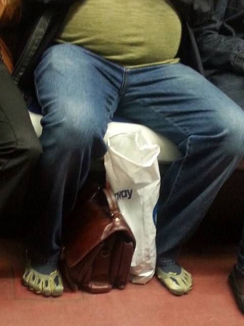Модные люди в метро