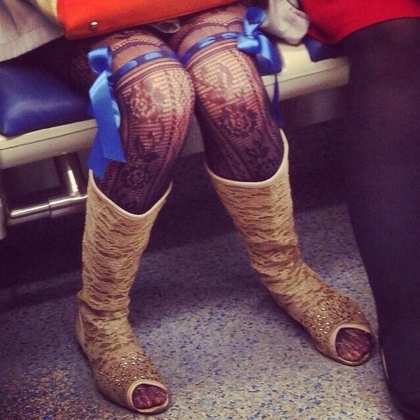 Модные люди в метро