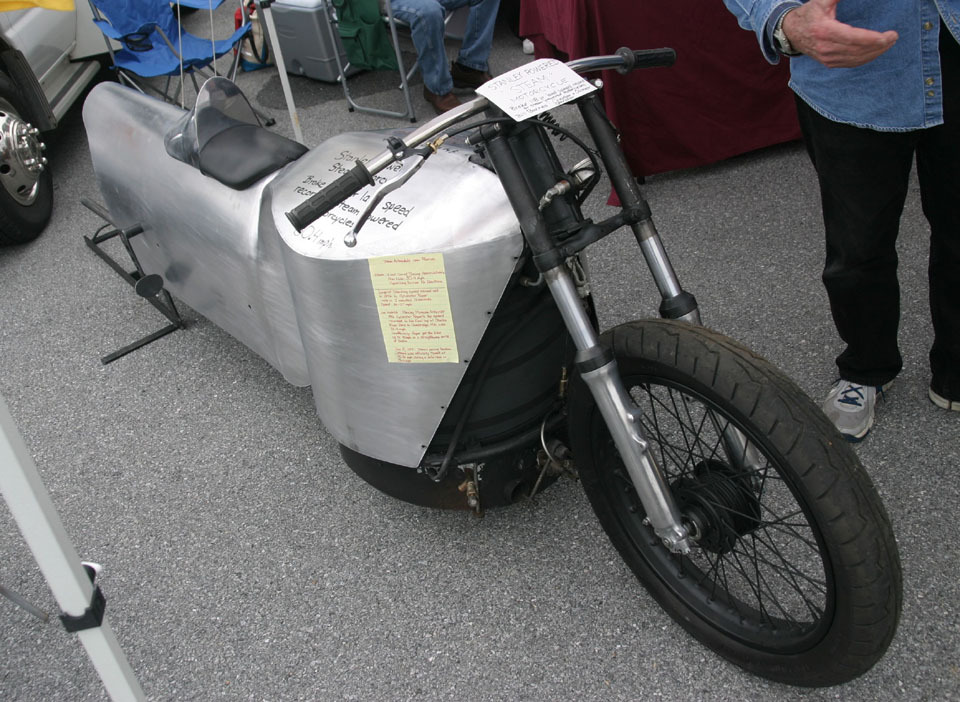 Стимпанк мотоцикл с паровым двигателем